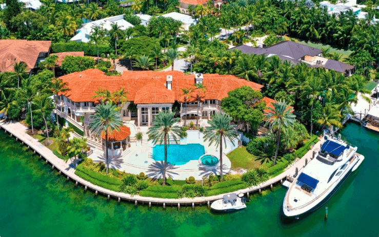 Luxury waterfront home and private docks along Biscayne Bay in Miami